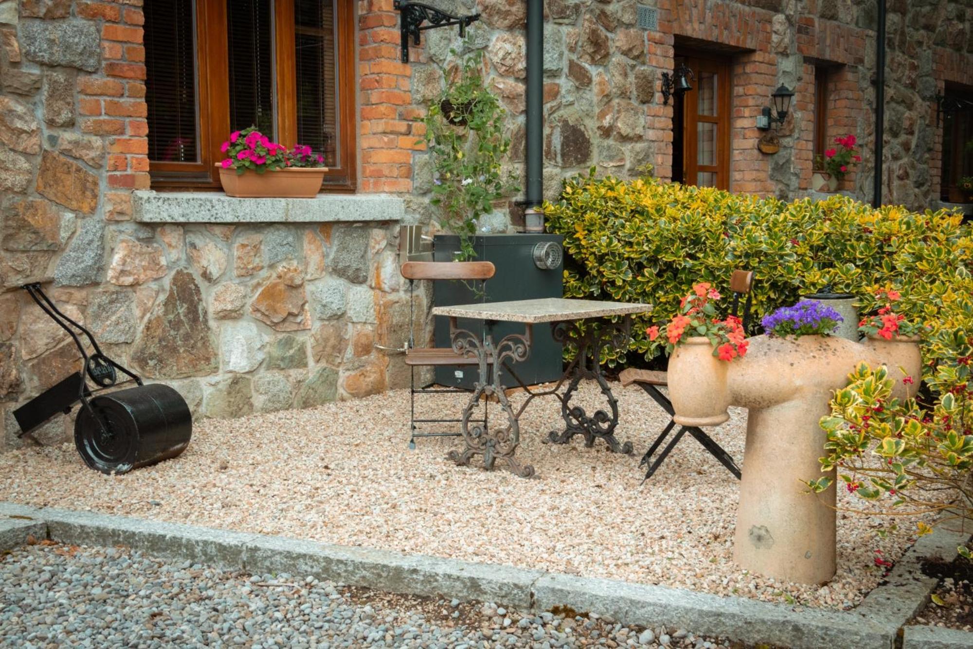 Croneybyrne Courtyard Clara Exterior foto